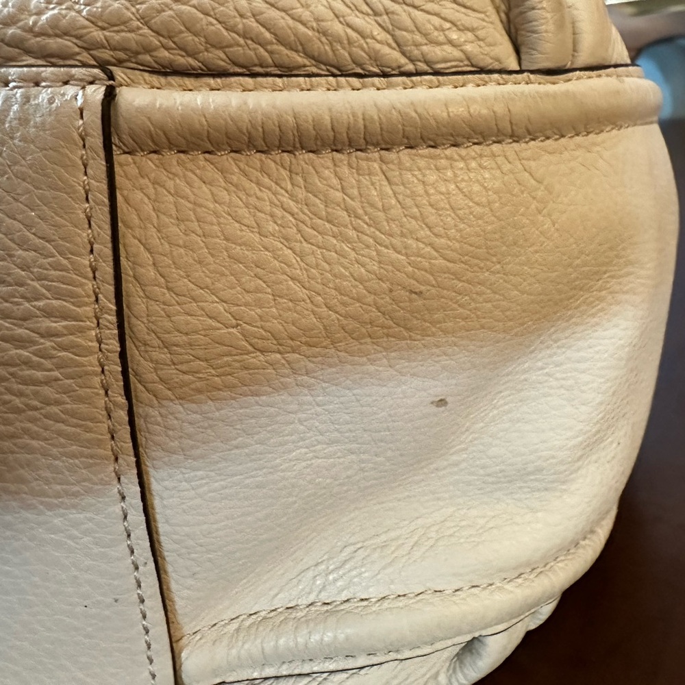Gorgeous Cream Authentic Coach Leather Bag with Blue Interior - Picture 12 of 13